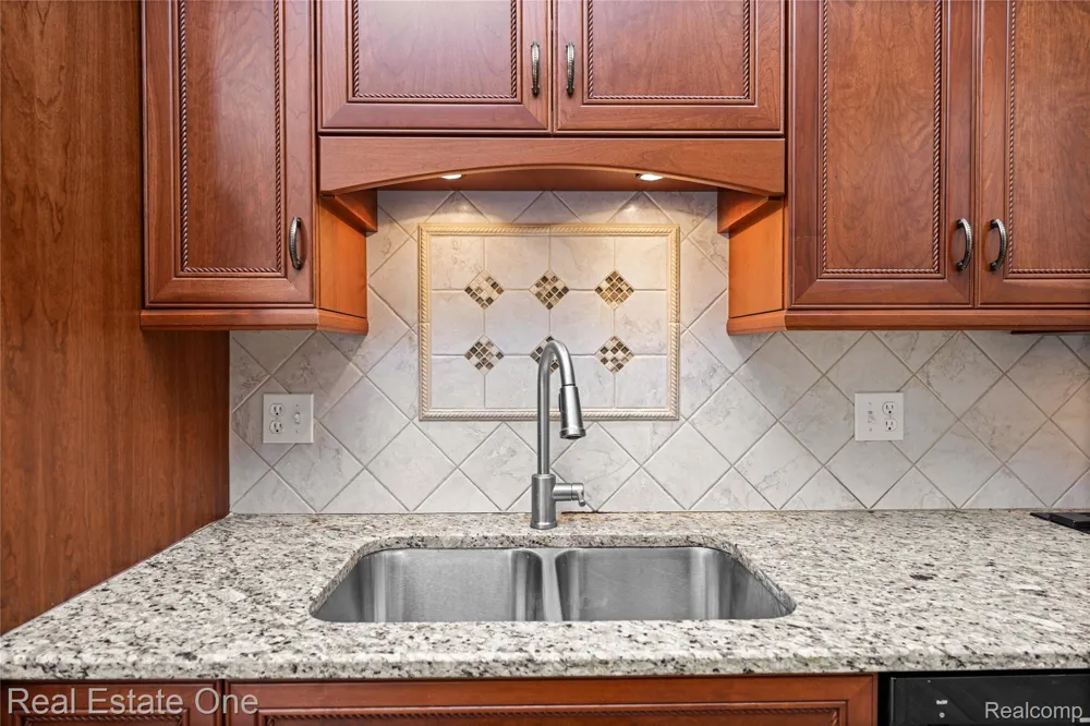 7332 Meadowridge Circle West Bloomfield Charter Township, MI 48322