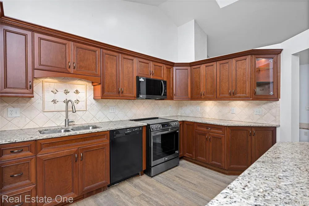 7332 Meadowridge Circle West Bloomfield Charter Township, MI 48322
