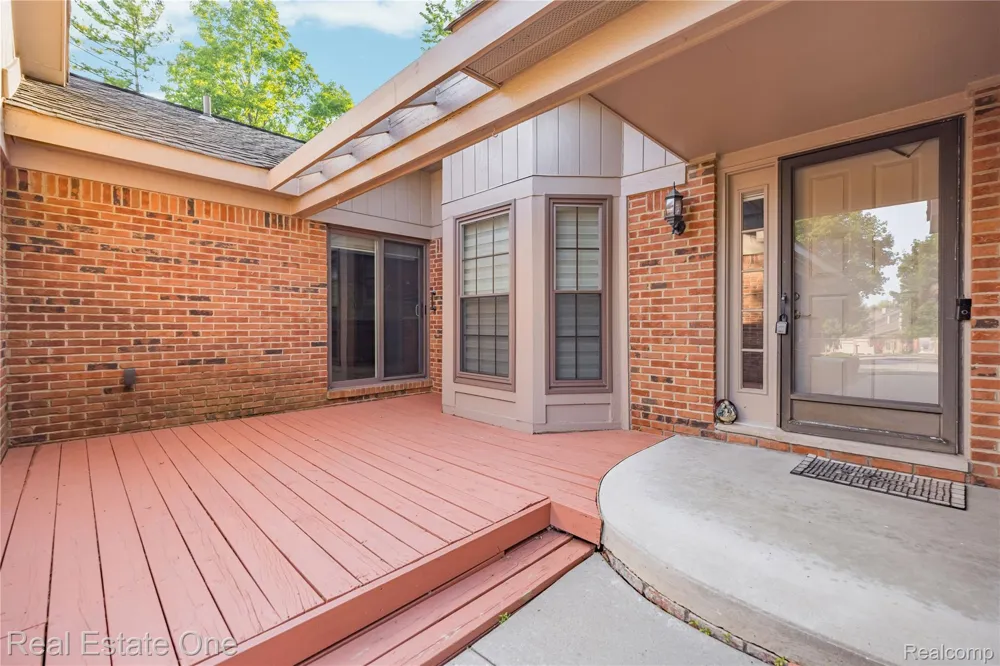 7332 Meadowridge Circle West Bloomfield Charter Township, MI 48322