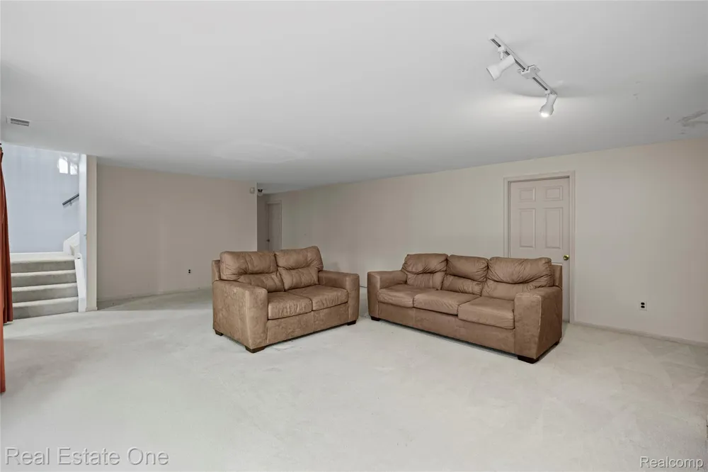 7332 Meadowridge Circle West Bloomfield Charter Township, MI 48322