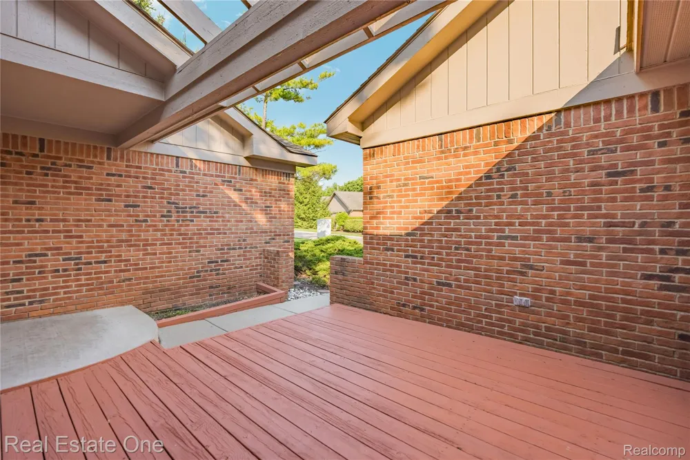 7332 Meadowridge Circle West Bloomfield Charter Township, MI 48322