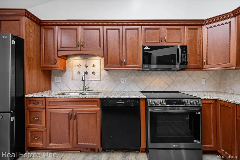 7332 Meadowridge Circle West Bloomfield Charter Township, MI 48322