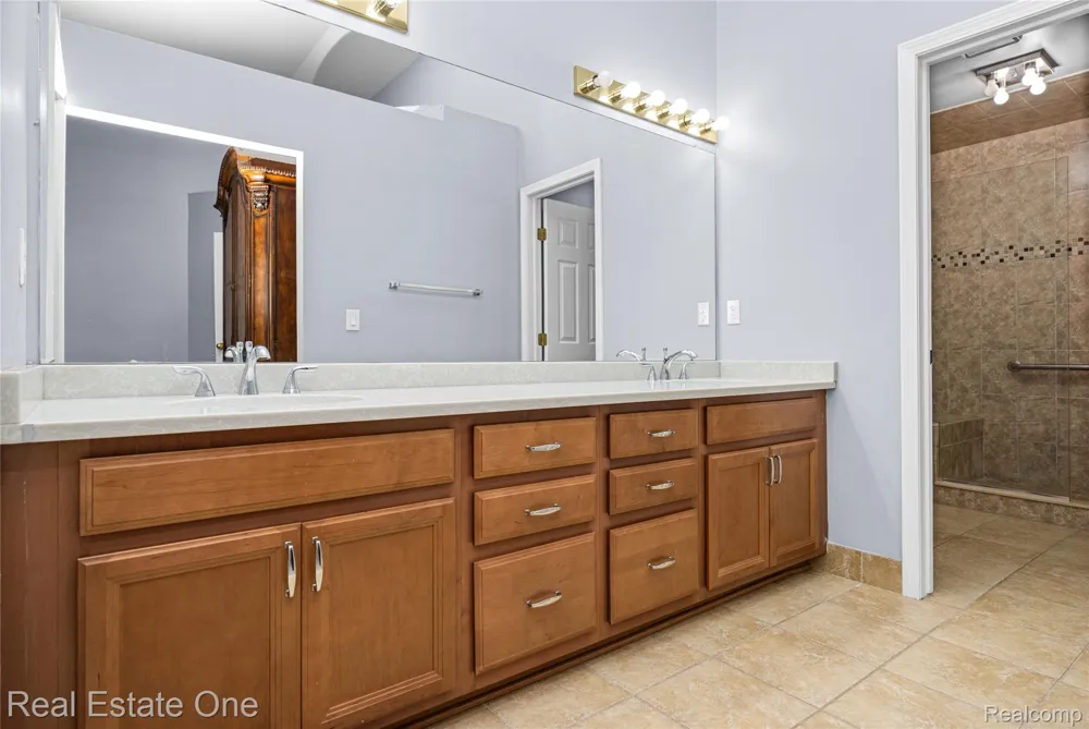 7332 Meadowridge Circle West Bloomfield Charter Township, MI 48322