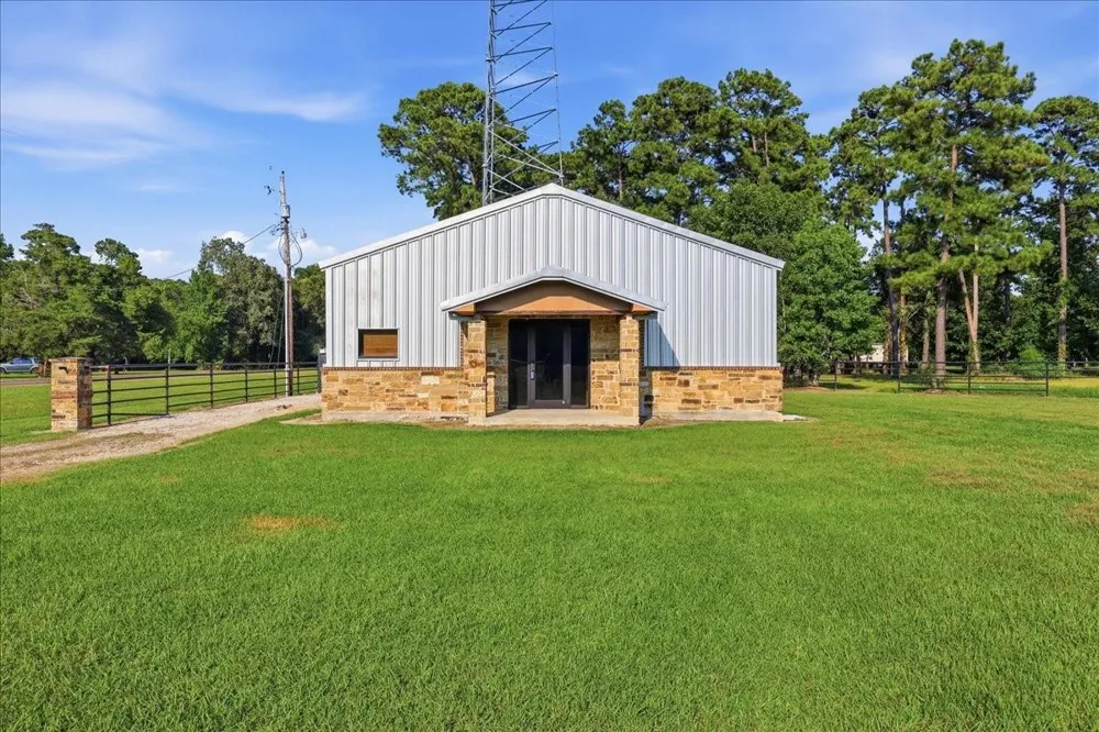 3438 Fm 563 Anahuac, TX 77514