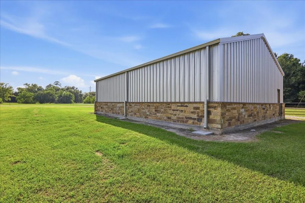 3438 Fm 563 Anahuac, TX 77514