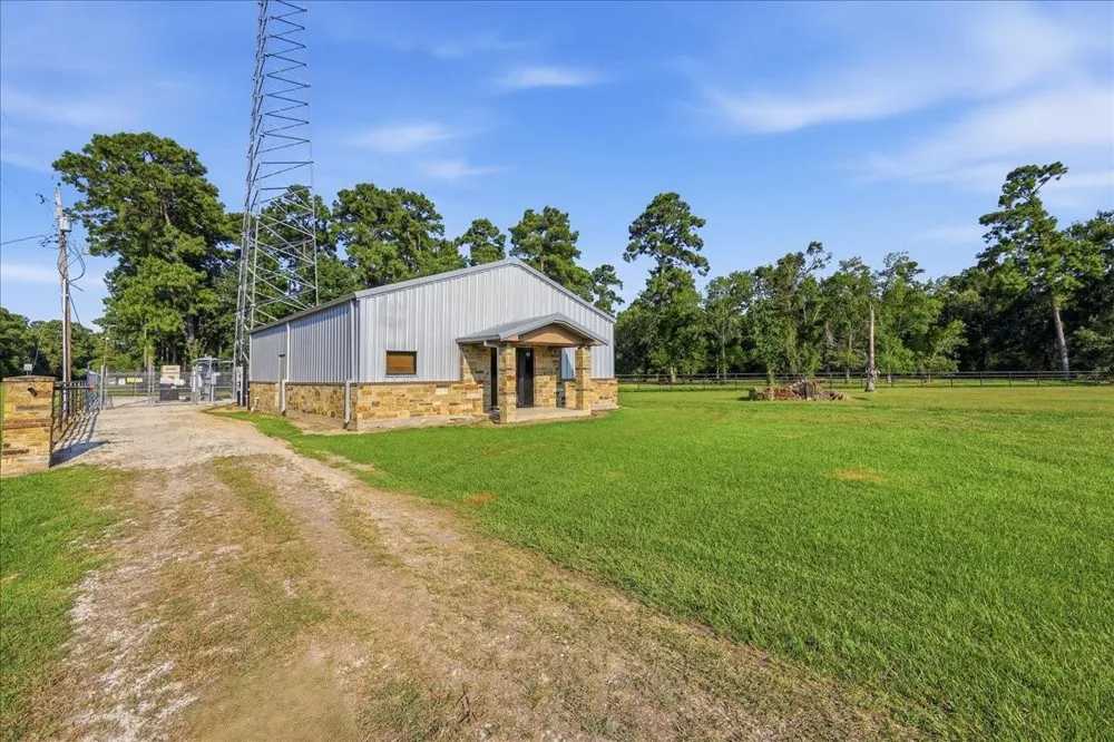 3438 Fm 563 Anahuac, TX 77514