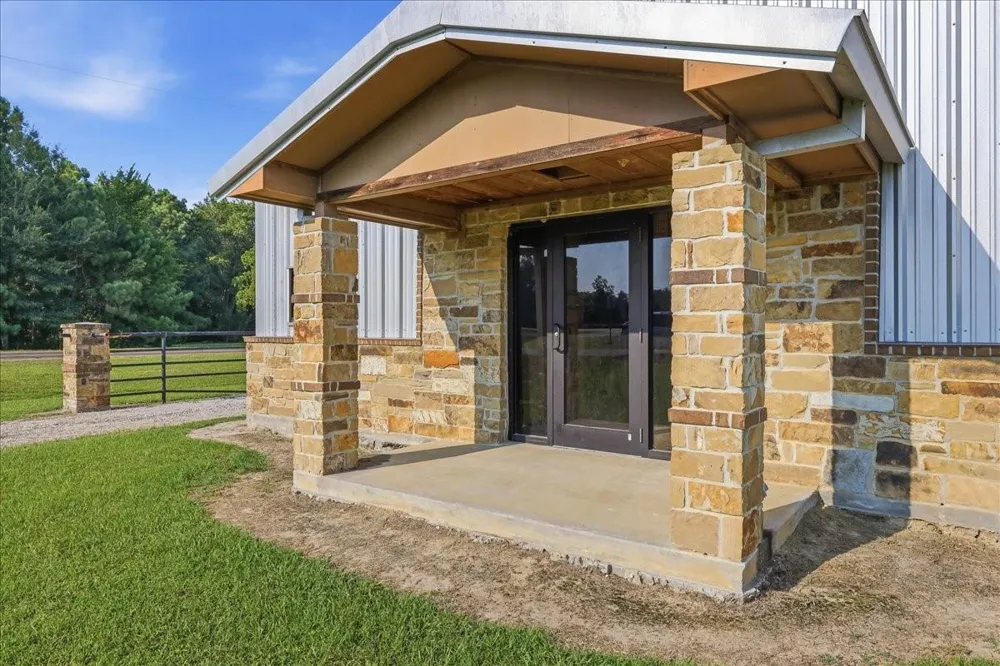 3438 Fm 563 Anahuac, TX 77514