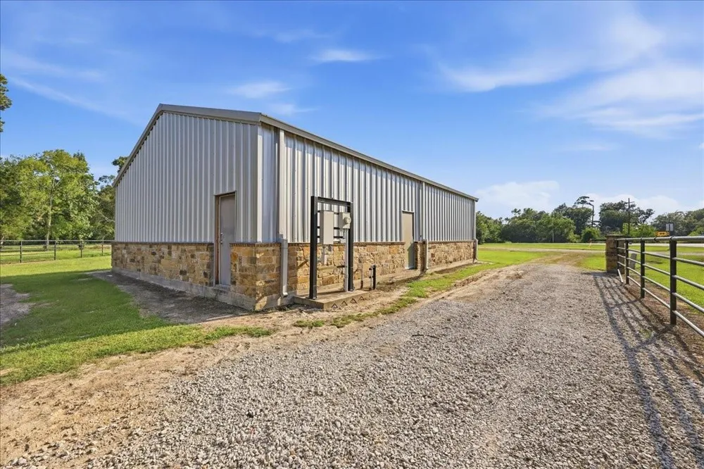 3438 Fm 563 Anahuac, TX 77514