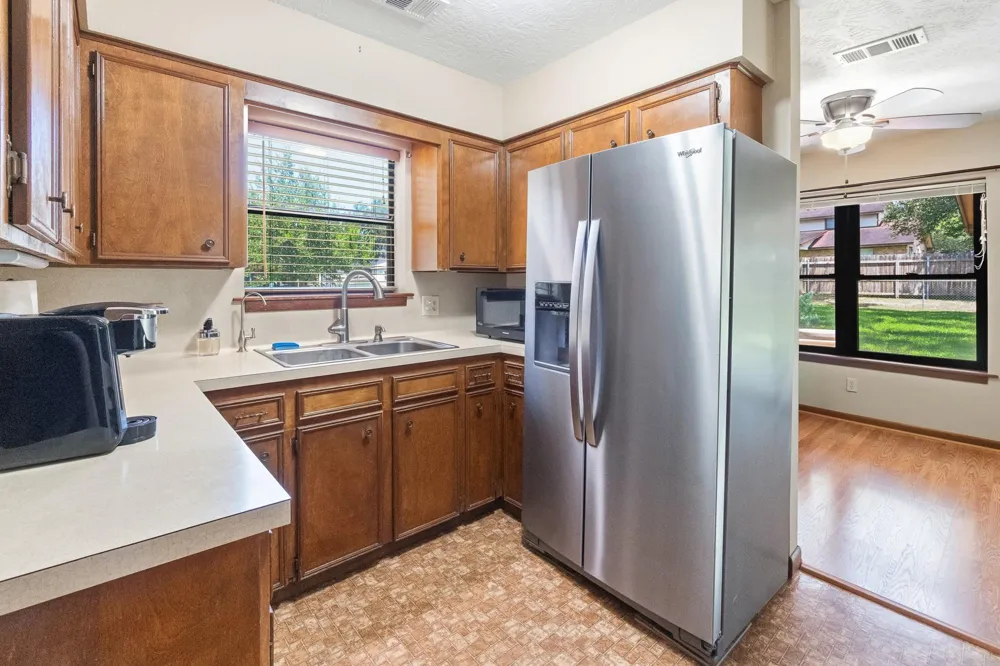 108 Meadow Creek Drive Schulenburg, TX 78956