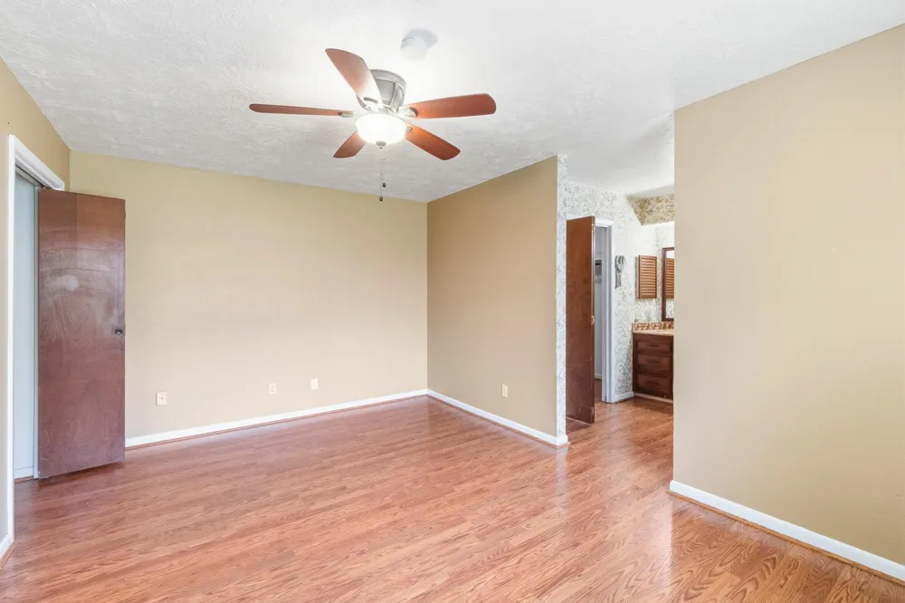 108 Meadow Creek Drive Schulenburg, TX 78956