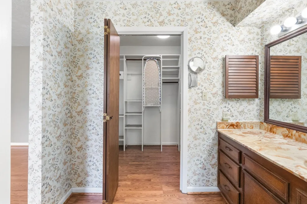 108 Meadow Creek Drive Schulenburg, TX 78956