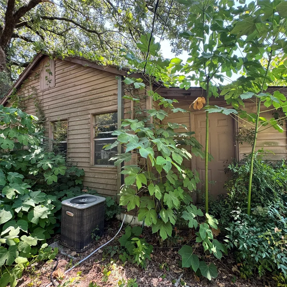 203 Roosevelt Road Hooks, TX 75561
