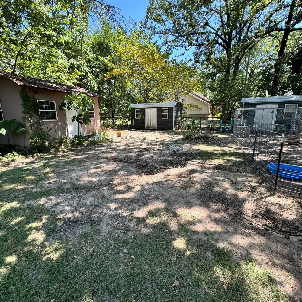 203 Roosevelt Road Hooks, TX 75561