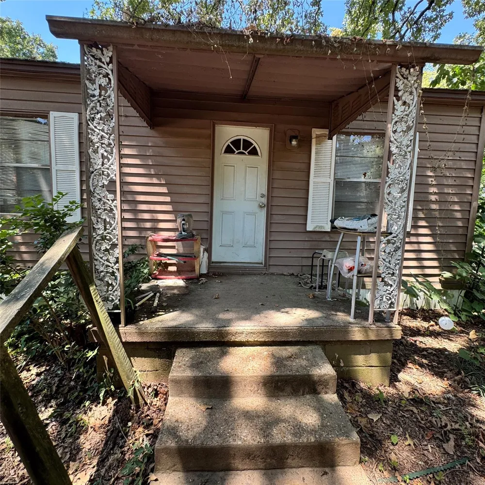 203 Roosevelt Road Hooks, TX 75561
