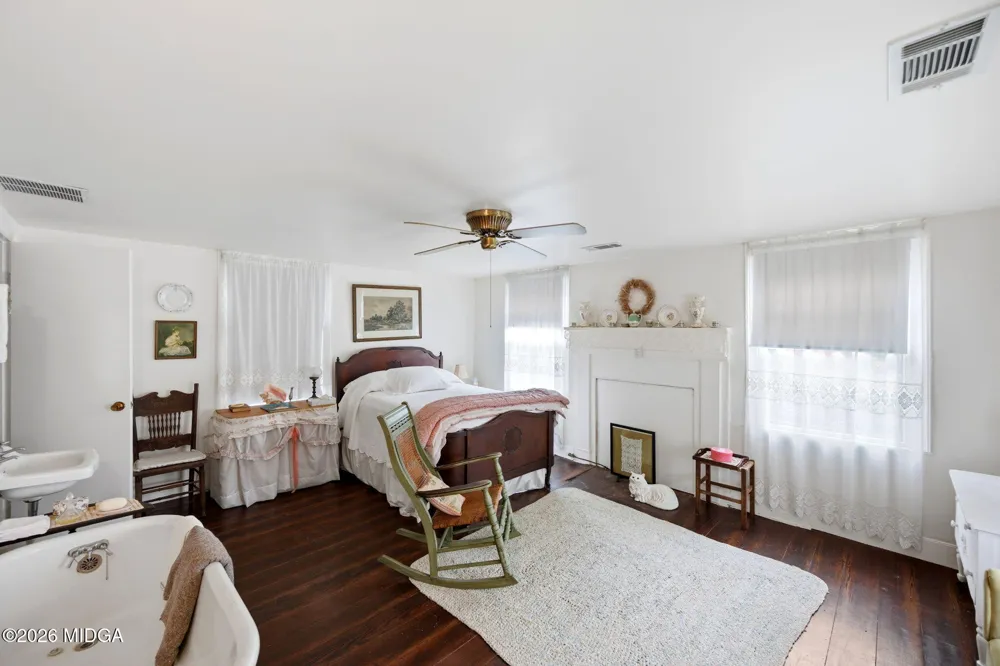 1880 Dames Ferry Road Forsyth, GA 31029