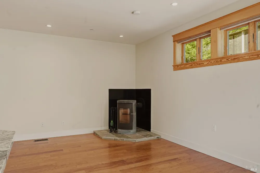 13785 Green Valley Road Forestville, CA 95436