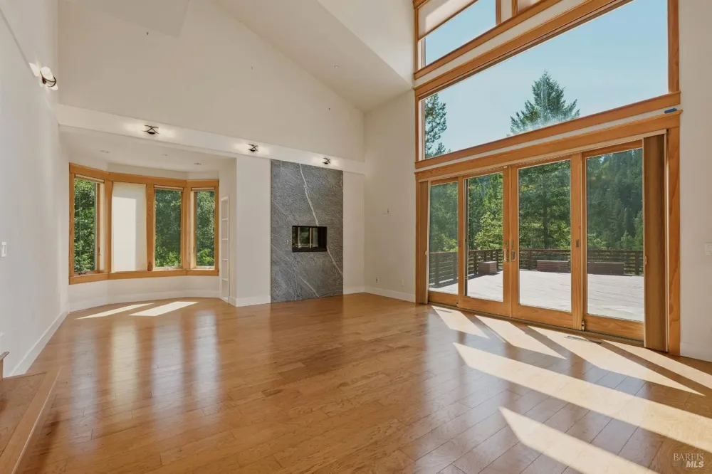 13785 Green Valley Road Forestville, CA 95436