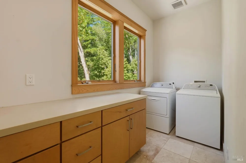 13785 Green Valley Road Forestville, CA 95436