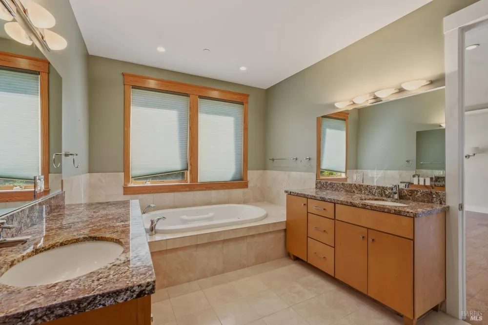 13785 Green Valley Road Forestville, CA 95436