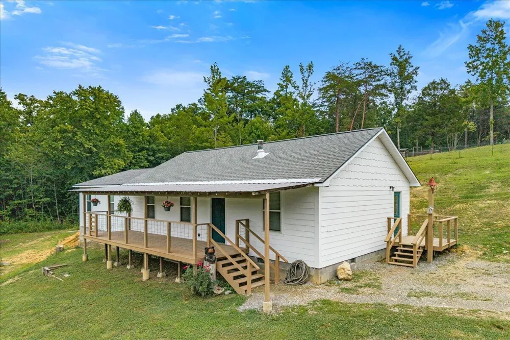 611 Clear Creek Road Evensville, TN 37332