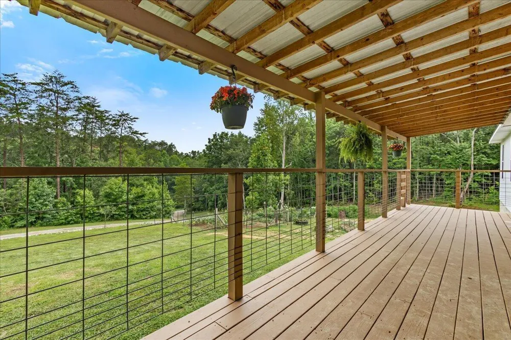 611 Clear Creek Road Evensville, TN 37332