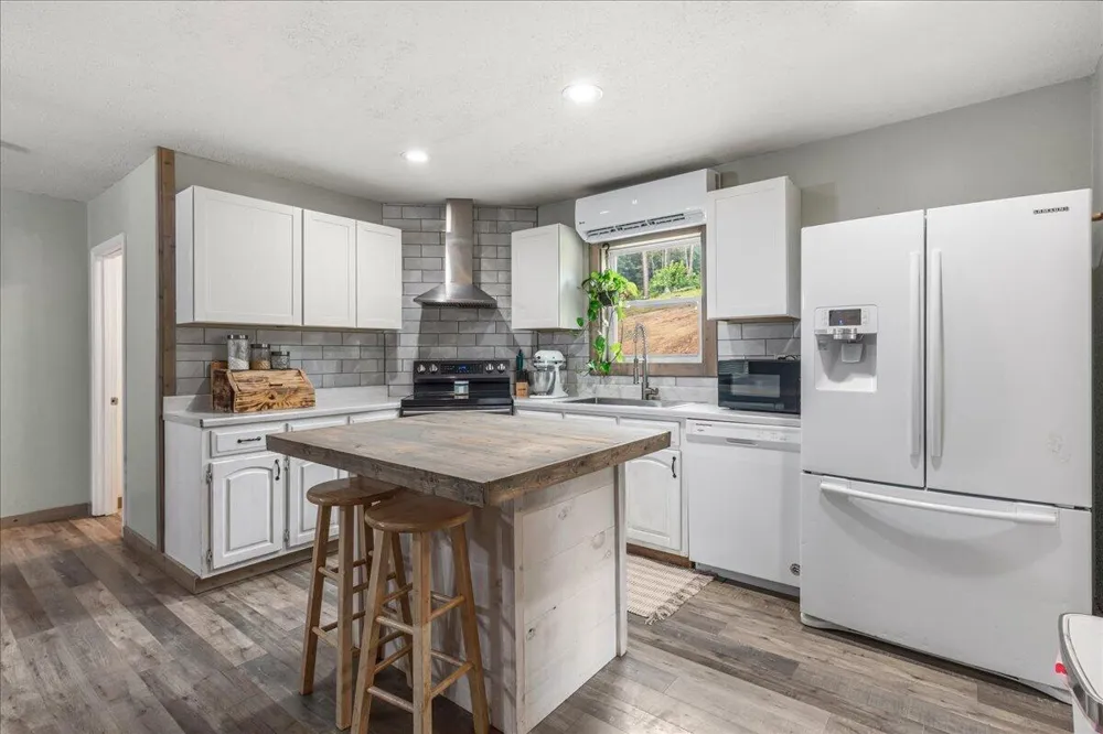 611 Clear Creek Road Evensville, TN 37332