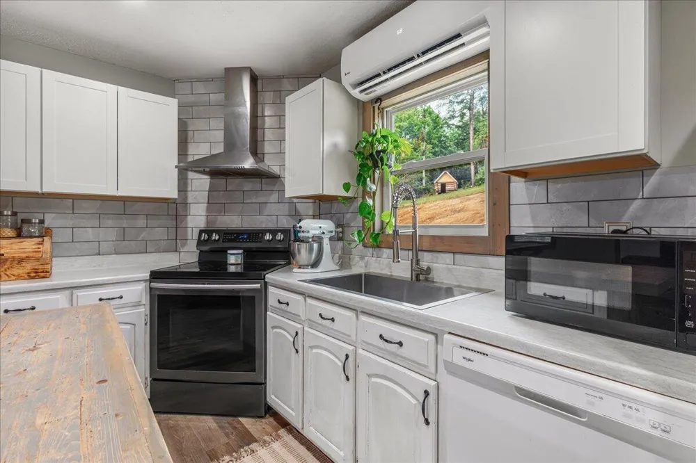 611 Clear Creek Road Evensville, TN 37332