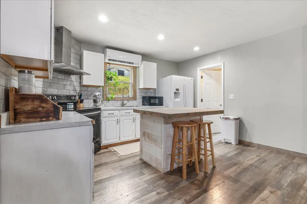 611 Clear Creek Road Evensville, TN 37332