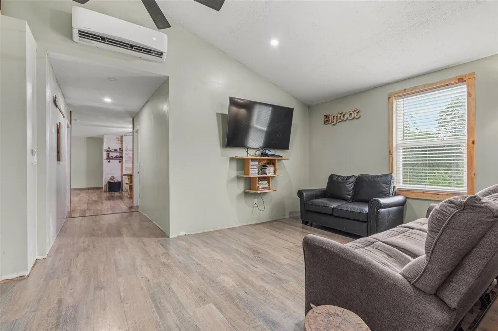 611 Clear Creek Road Evensville, TN 37332
