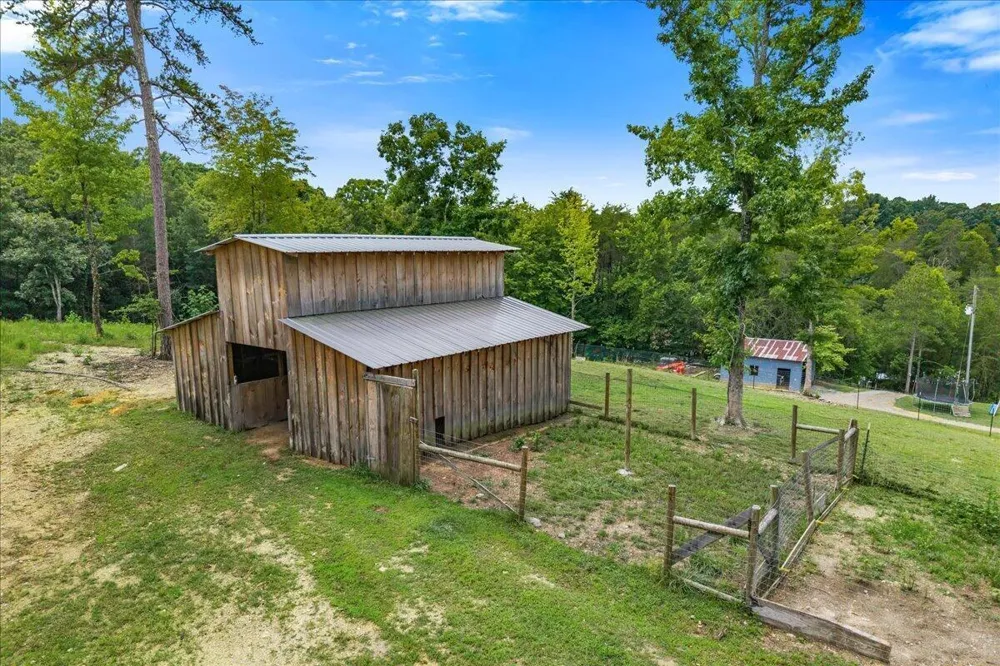 611 Clear Creek Road Evensville, TN 37332