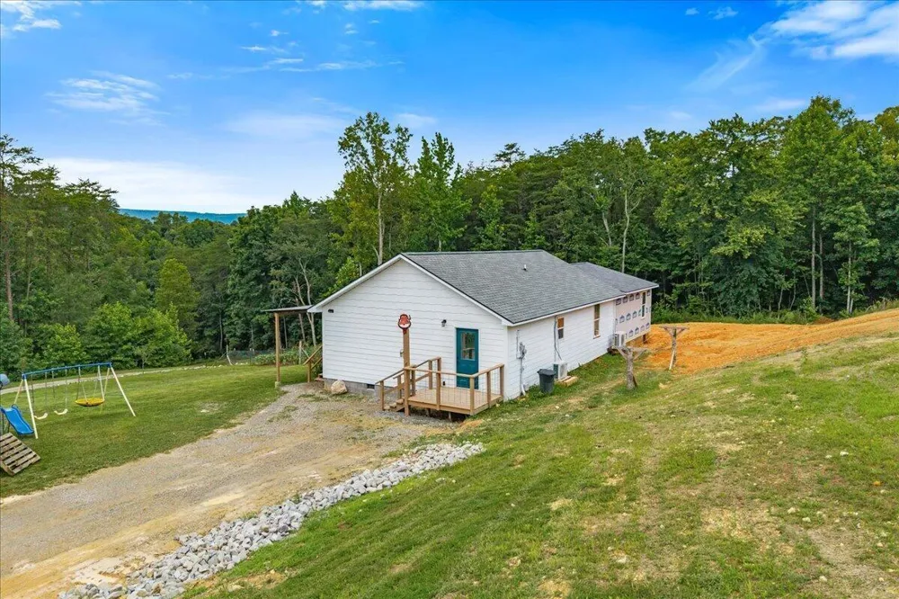 611 Clear Creek Road Evensville, TN 37332