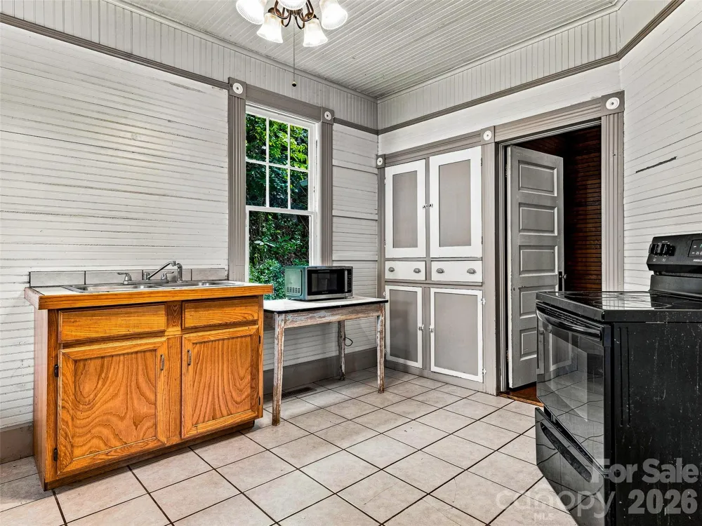 5 Clarks Cove Road Leicester, NC 28748