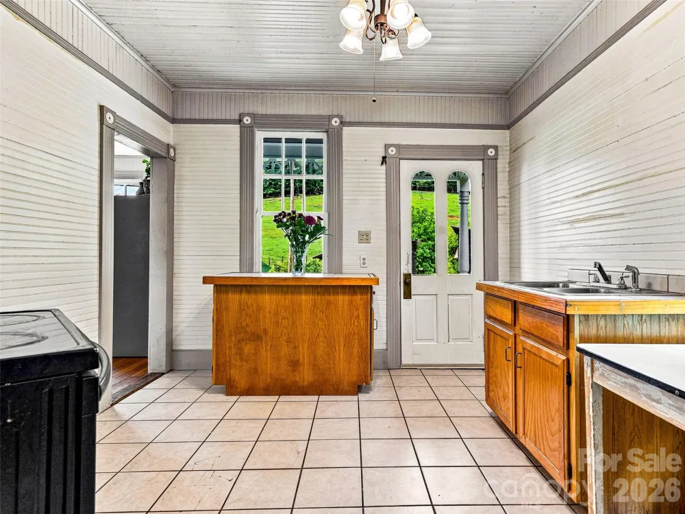 5 Clarks Cove Road Leicester, NC 28748