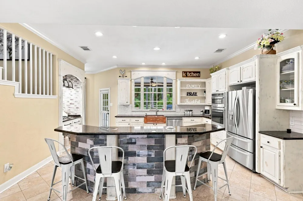 7210 Pine Drive Alvin, TX 77511