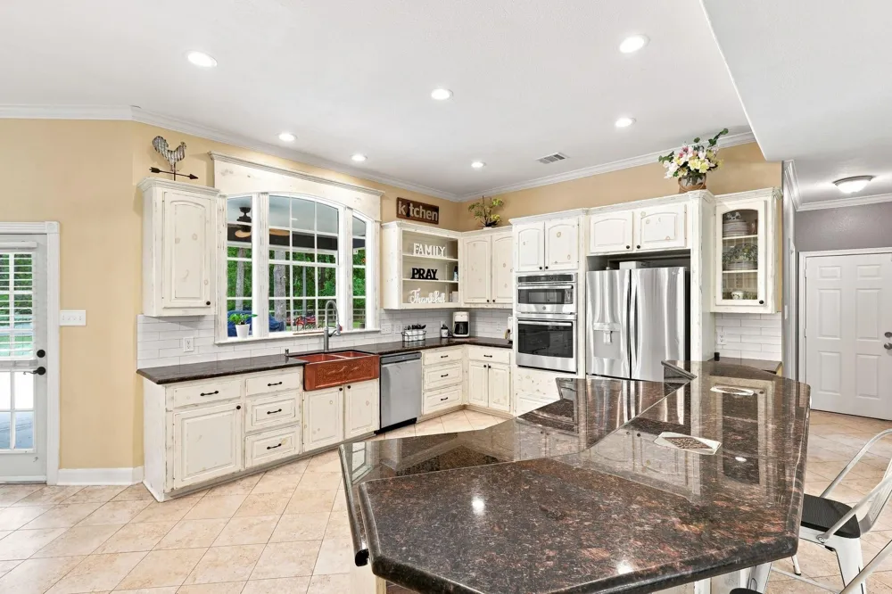 7210 Pine Drive Alvin, TX 77511