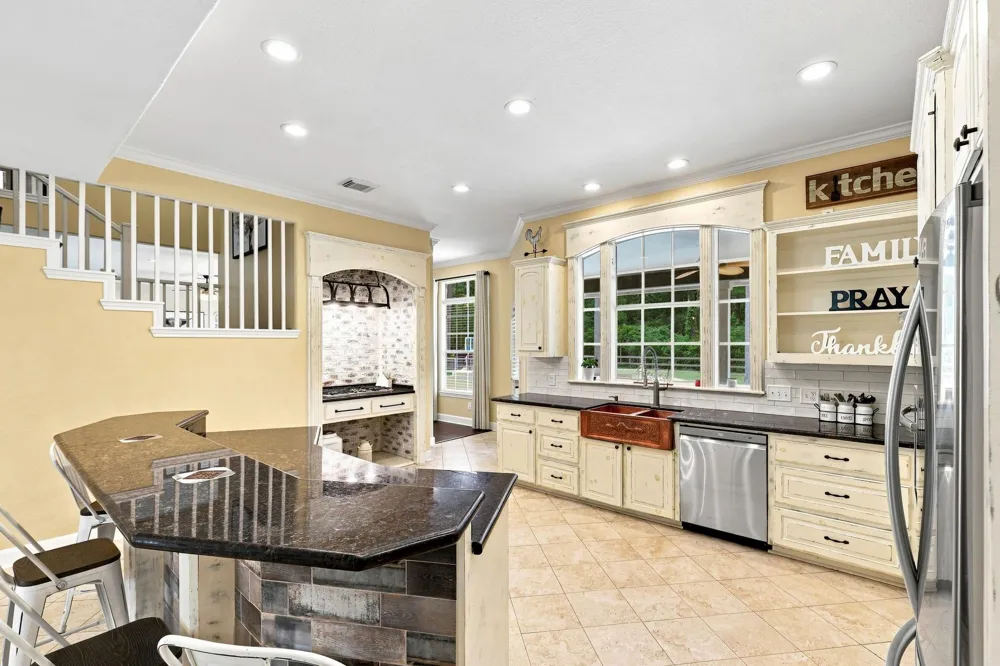 7210 Pine Drive Alvin, TX 77511