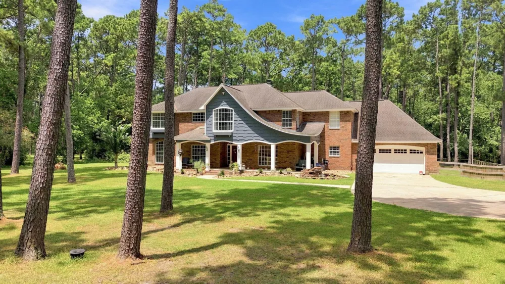 7210 Pine Drive Alvin, TX 77511