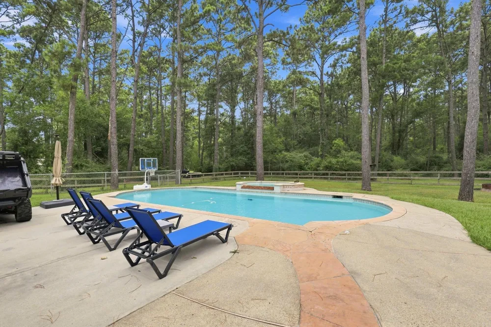 7210 Pine Drive Alvin, TX 77511