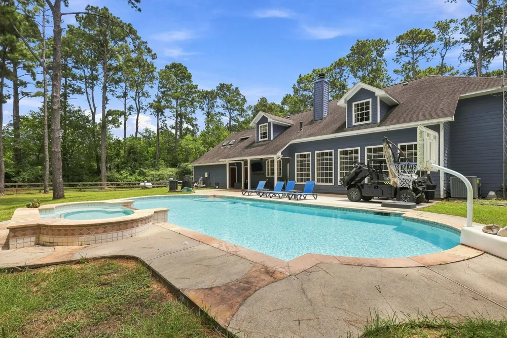 7210 Pine Drive Alvin, TX 77511