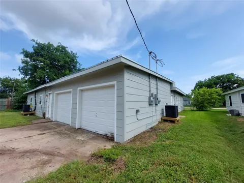1728 W 8th Street