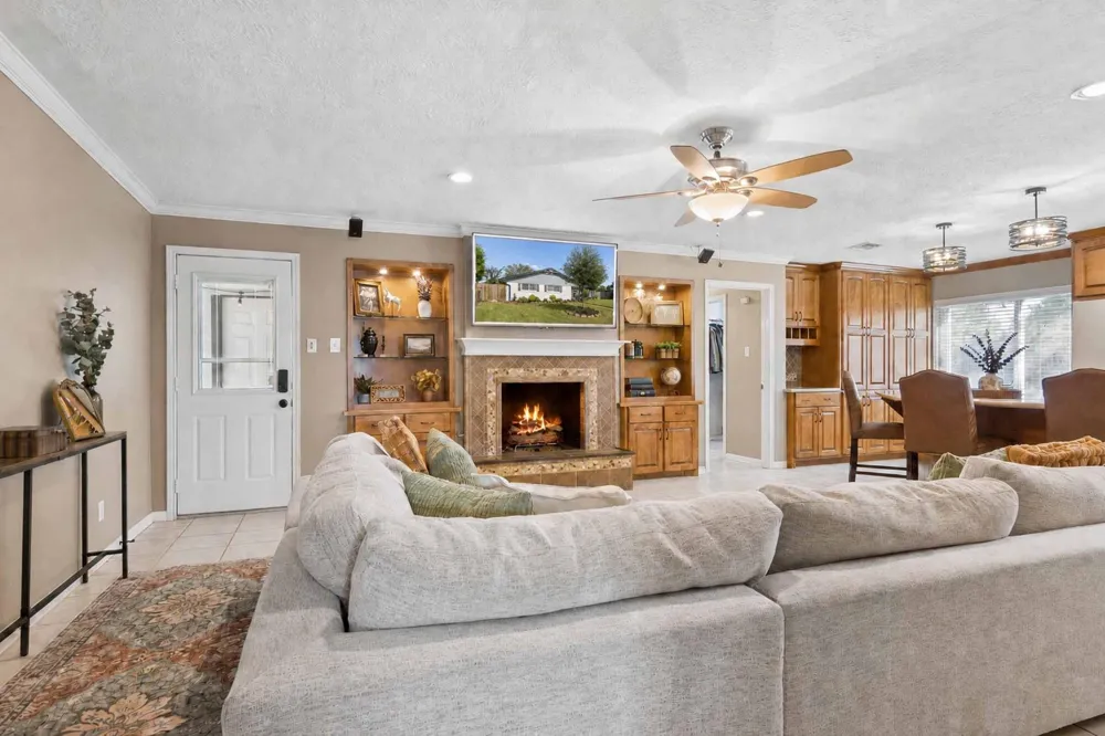 2418 Lufkin Lane Deer Park, TX 77536
