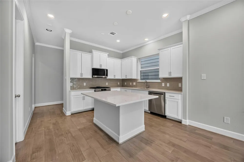 5672 Nolda Street Houston, TX 77007