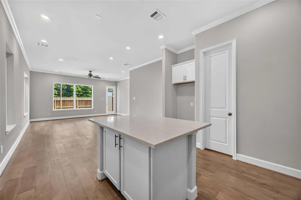 5672 Nolda Street Houston, TX 77007