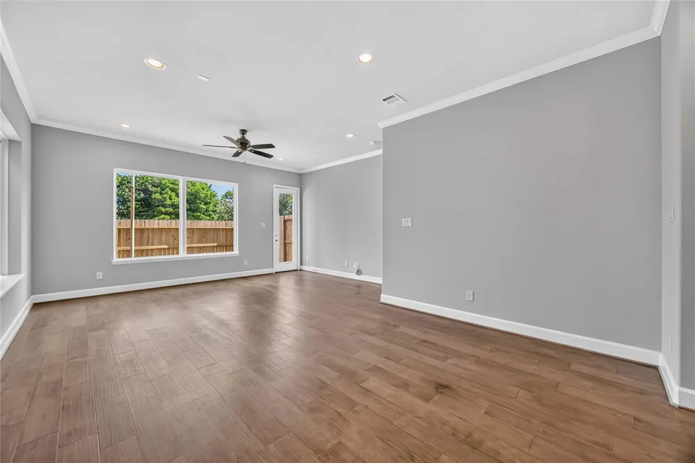 5672 Nolda Street Houston, TX 77007