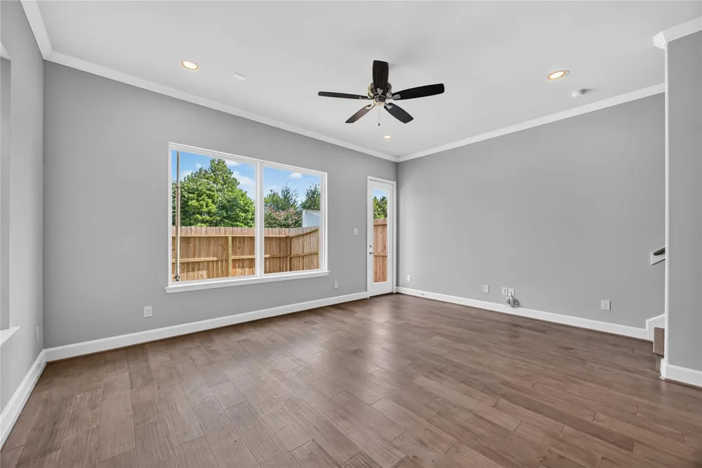 5672 Nolda Street Houston, TX 77007