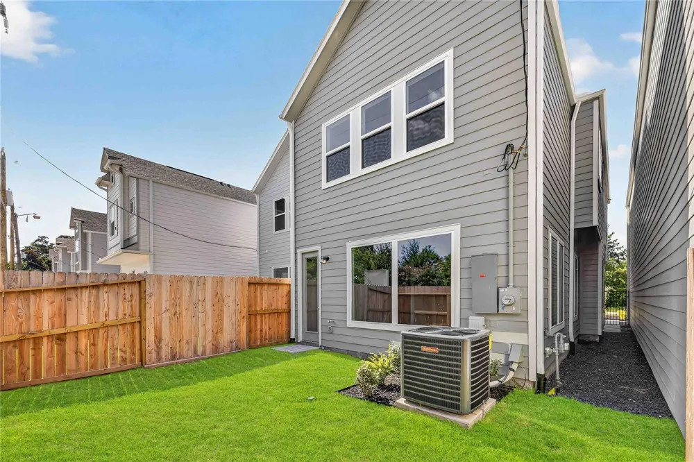 5672 Nolda Street Houston, TX 77007