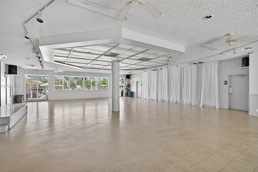 4299 NW 16th St #210 Lauderhill, FL 33313