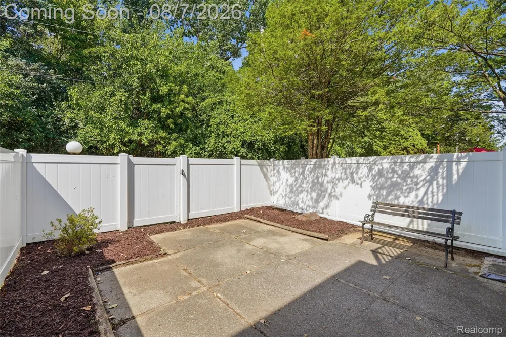 24752 Olde Orchard Street Novi City, MI 48375