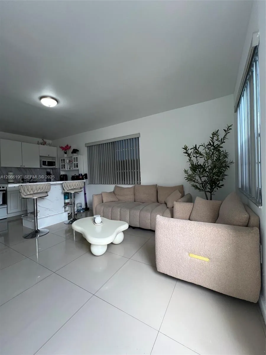 467 E 13th St #467B Hialeah, FL 33010