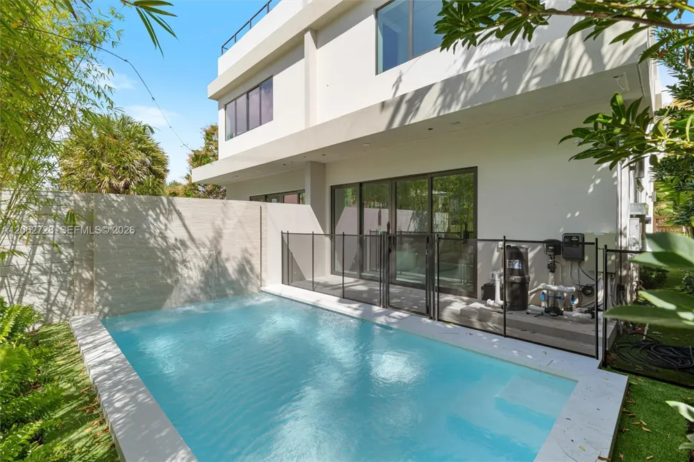 1748 SW 21st Ter #right Miami, FL 33145